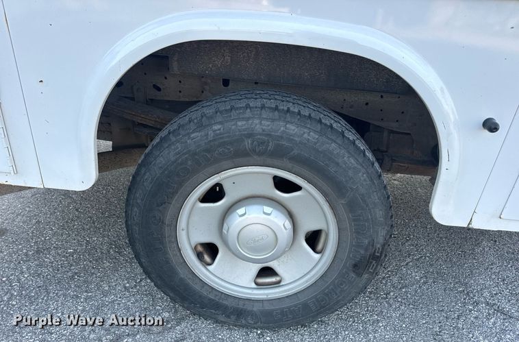 image for item DV1932 2005 Ford F250 Super Duty XL utility bed pickup truck