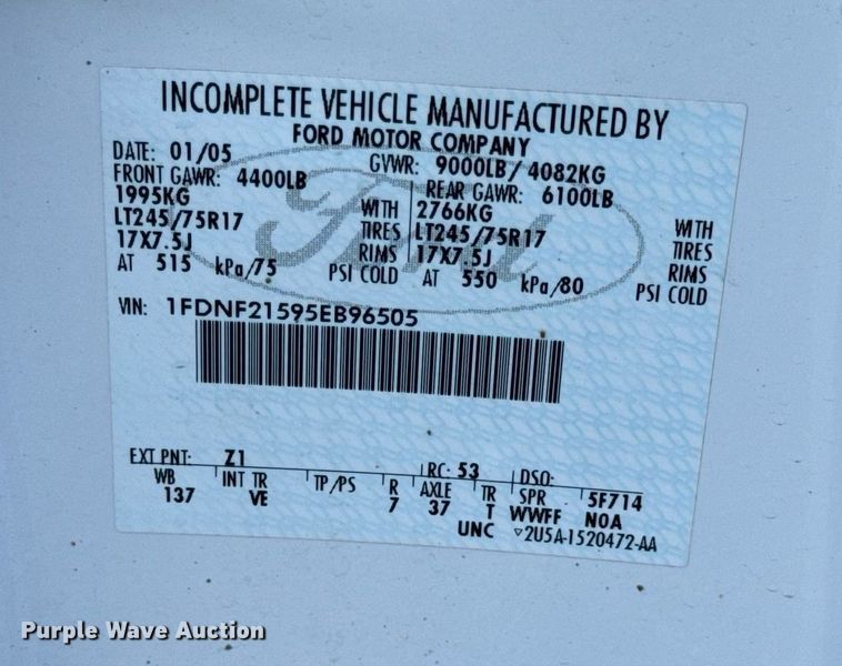 image for item DV1932 2005 Ford F250 Super Duty XL utility bed pickup truck