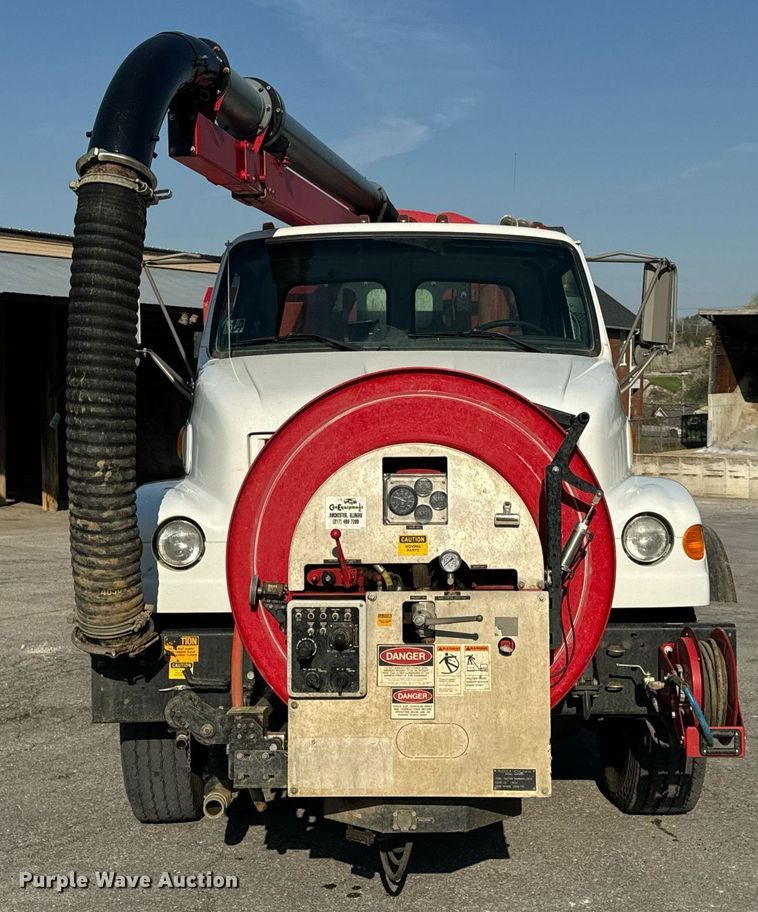 image for item DV1933 2004 Sterling L7500 sewer jetter truck