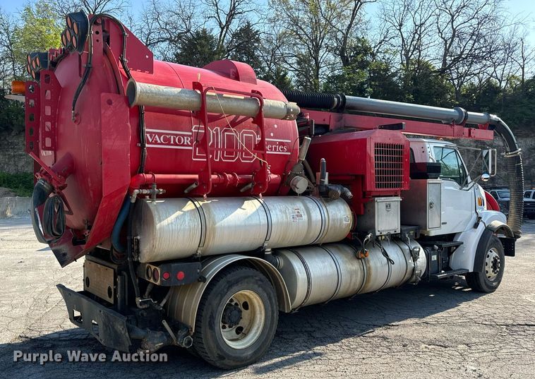 image for item DV1933 2004 Sterling L7500 sewer jetter truck