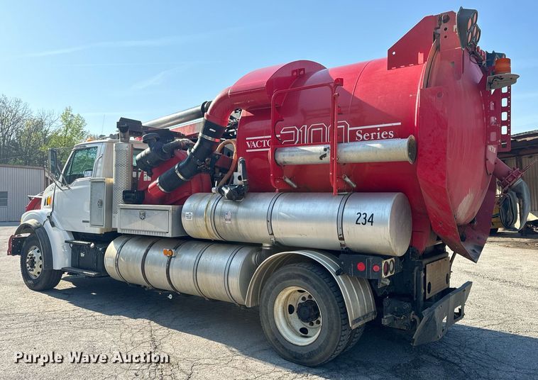 image for item DV1933 2004 Sterling L7500 sewer jetter truck