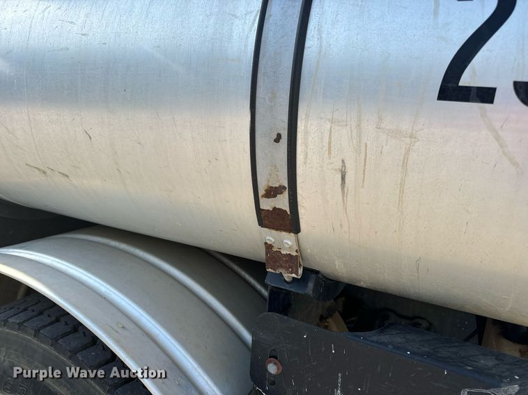 image for item DV1933 2004 Sterling L7500 sewer jetter truck