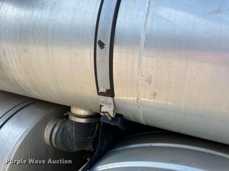 image for item DV1933 2004 Sterling L7500 sewer jetter truck