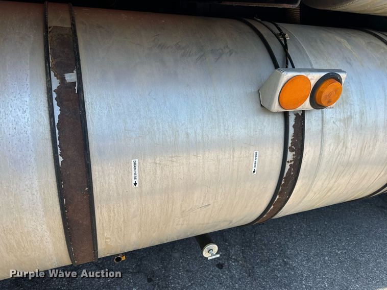 image for item DV1933 2004 Sterling L7500 sewer jetter truck