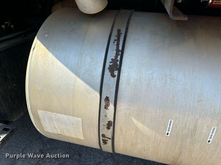 image for item DV1933 2004 Sterling L7500 sewer jetter truck