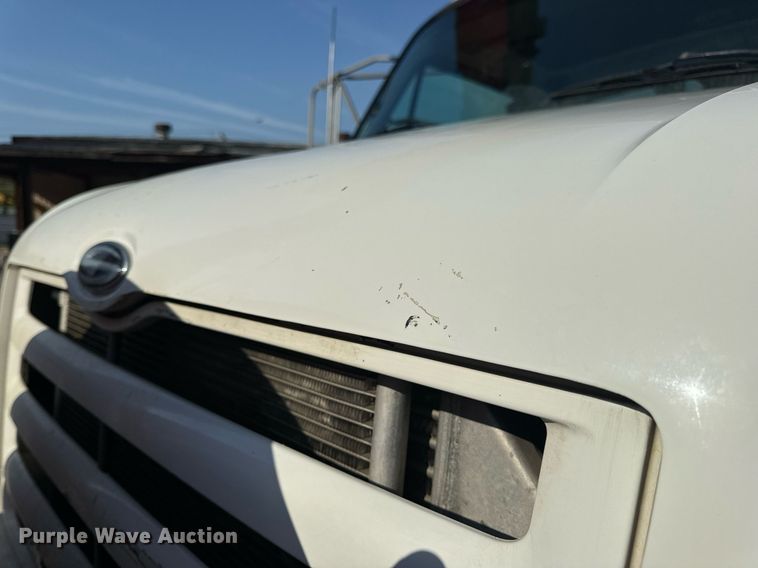 image for item DV1933 2004 Sterling L7500 sewer jetter truck