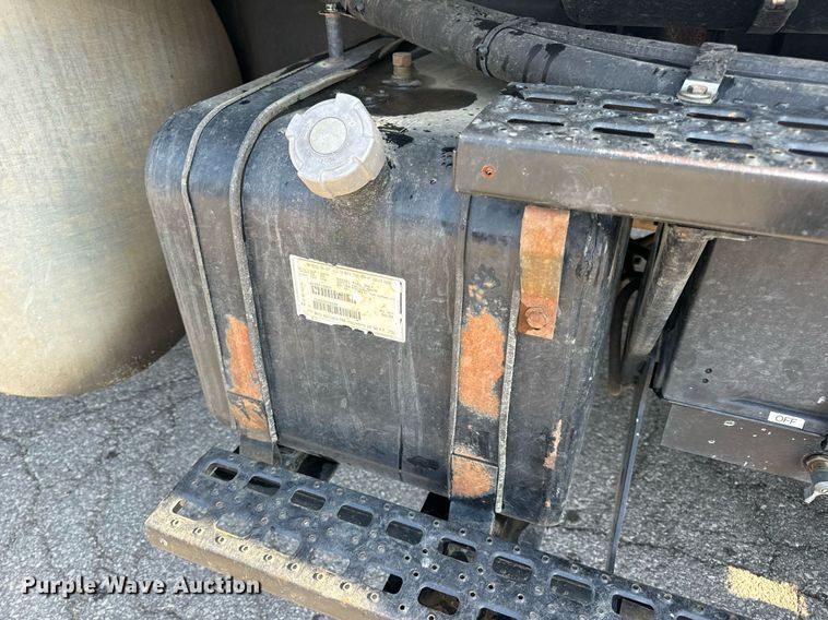 image for item DV1933 2004 Sterling L7500 sewer jetter truck