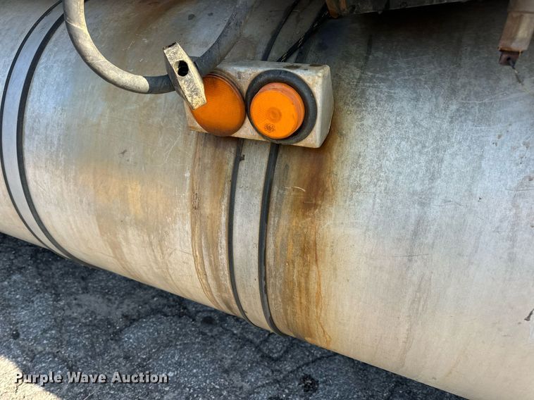 image for item DV1933 2004 Sterling L7500 sewer jetter truck