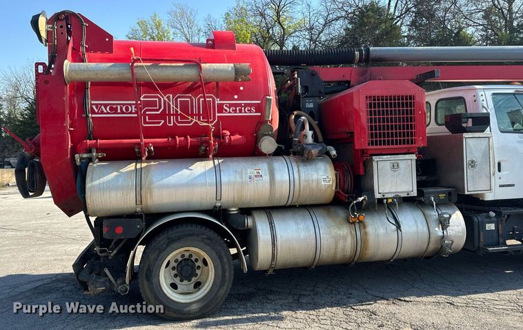 image for item DV1933 2004 Sterling L7500 sewer jetter truck