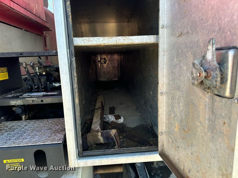 image for item DV1933 2004 Sterling L7500 sewer jetter truck