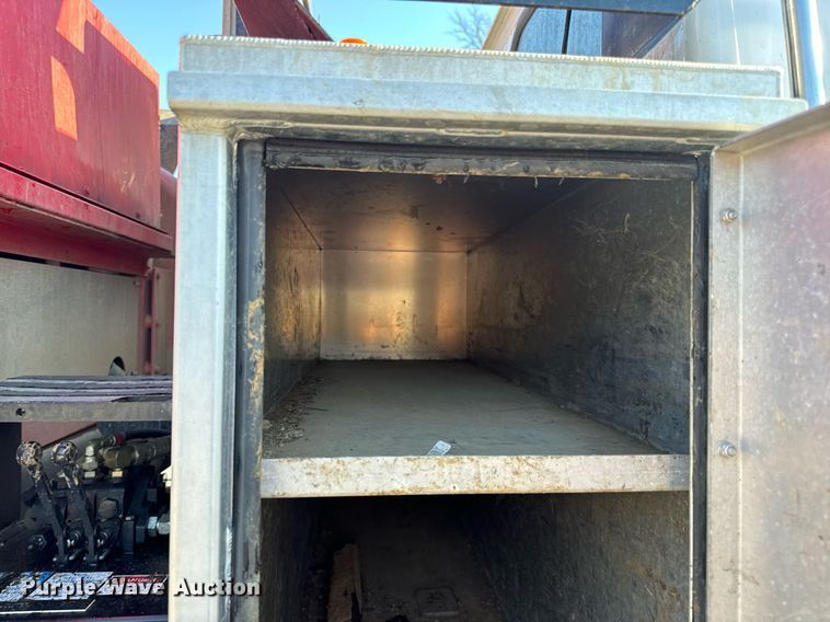 image for item DV1933 2004 Sterling L7500 sewer jetter truck