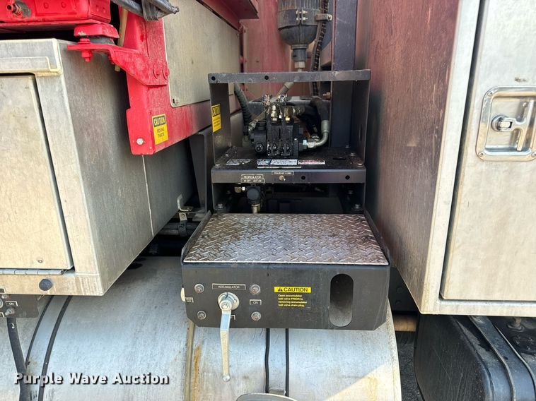 image for item DV1933 2004 Sterling L7500 sewer jetter truck