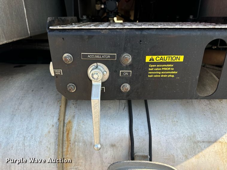 image for item DV1933 2004 Sterling L7500 sewer jetter truck