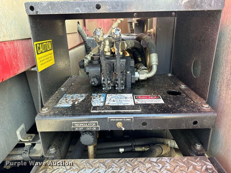 image for item DV1933 2004 Sterling L7500 sewer jetter truck