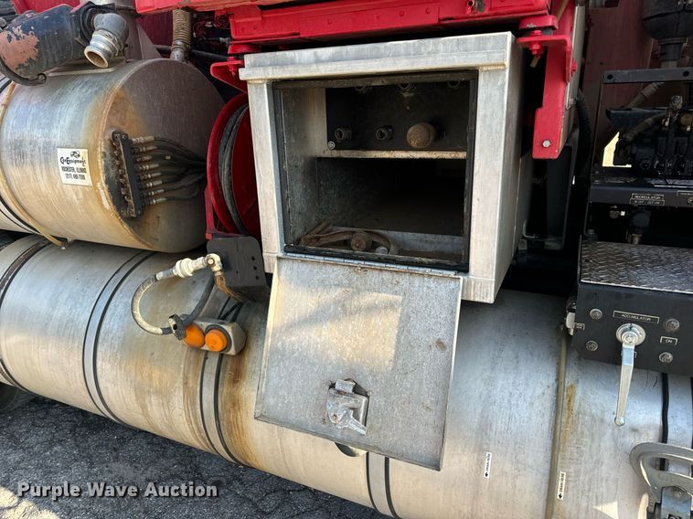 image for item DV1933 2004 Sterling L7500 sewer jetter truck