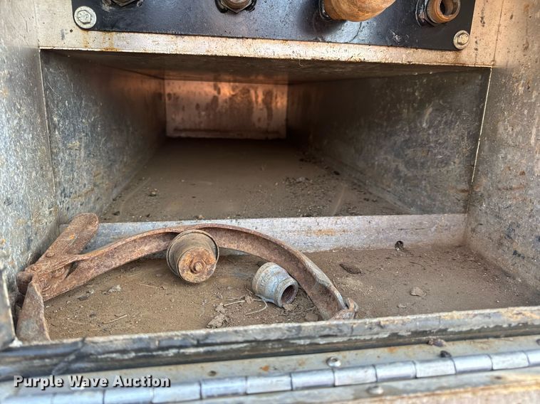 image for item DV1933 2004 Sterling L7500 sewer jetter truck