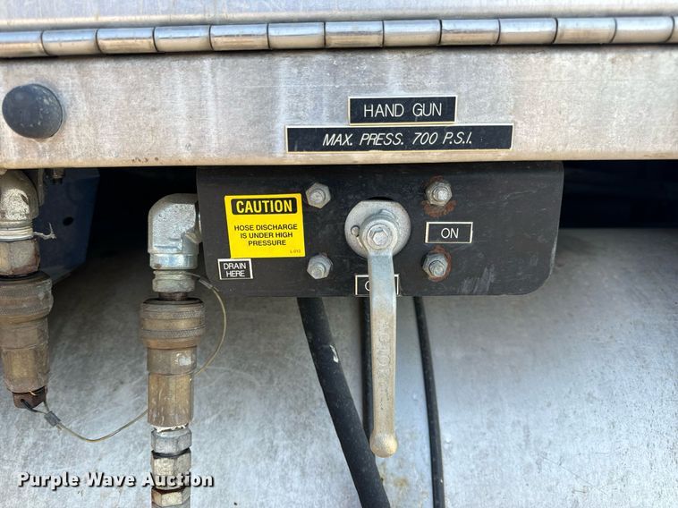 image for item DV1933 2004 Sterling L7500 sewer jetter truck
