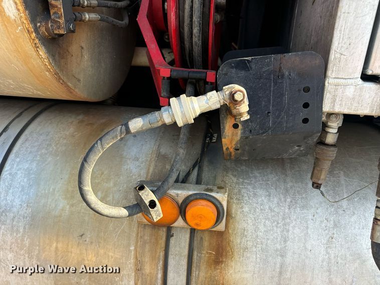 image for item DV1933 2004 Sterling L7500 sewer jetter truck