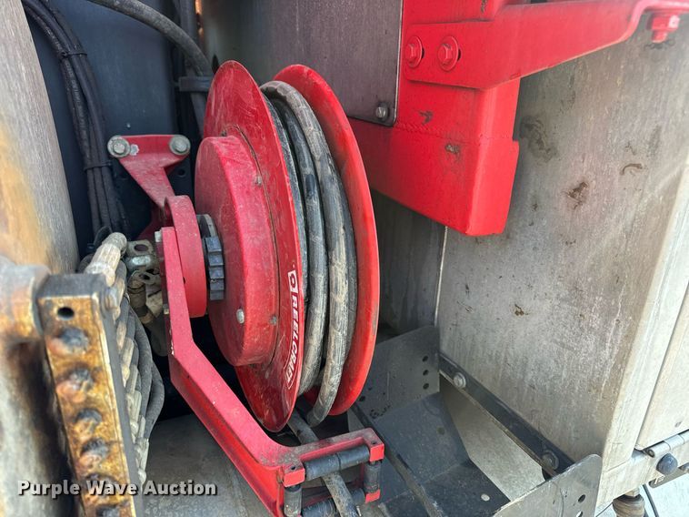 image for item DV1933 2004 Sterling L7500 sewer jetter truck