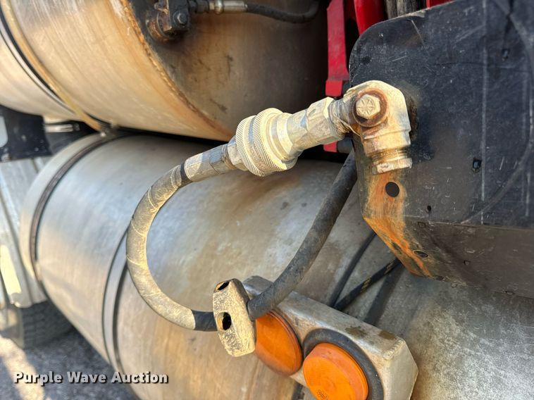 image for item DV1933 2004 Sterling L7500 sewer jetter truck