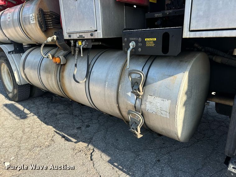 image for item DV1933 2004 Sterling L7500 sewer jetter truck