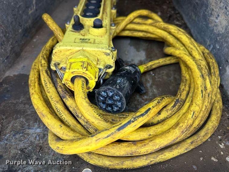 image for item DV1933 2004 Sterling L7500 sewer jetter truck