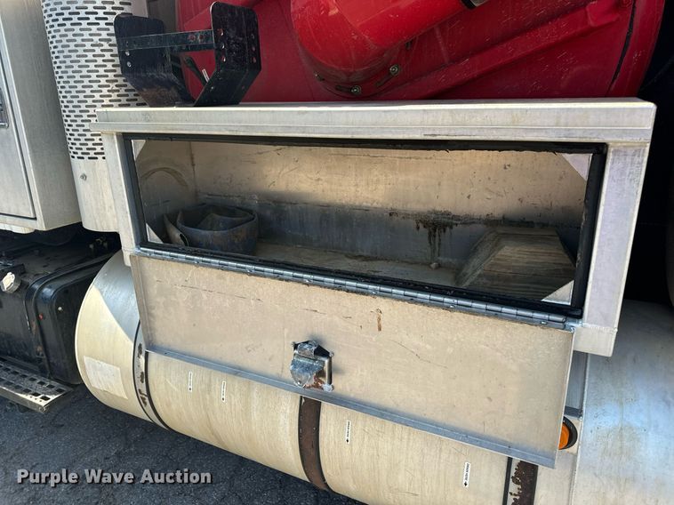 image for item DV1933 2004 Sterling L7500 sewer jetter truck