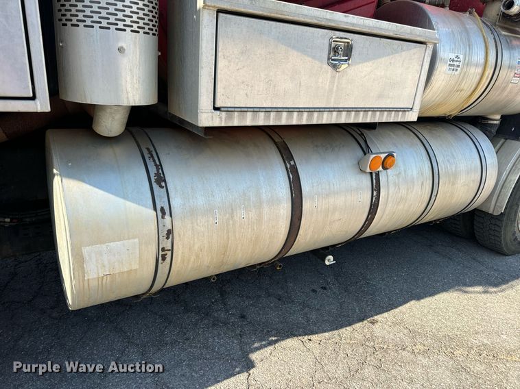 image for item DV1933 2004 Sterling L7500 sewer jetter truck