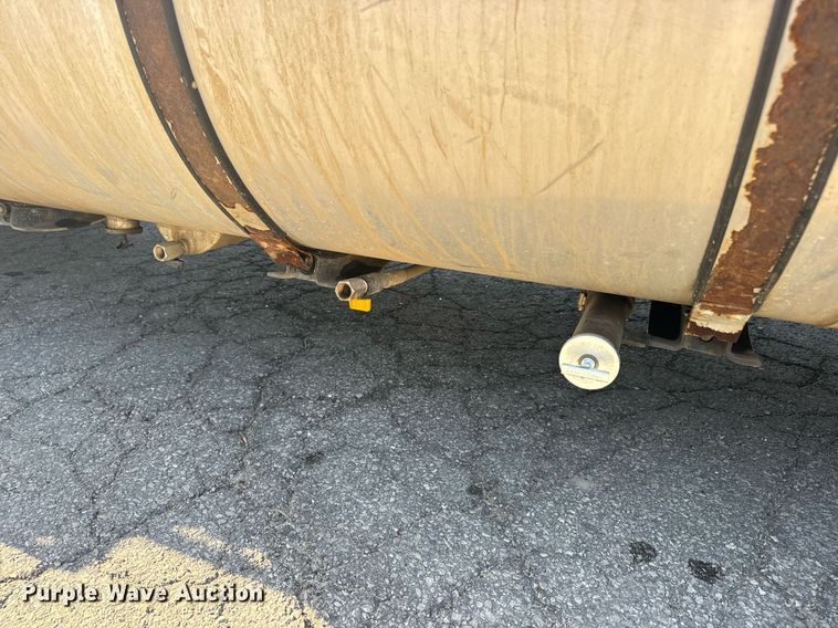 image for item DV1933 2004 Sterling L7500 sewer jetter truck