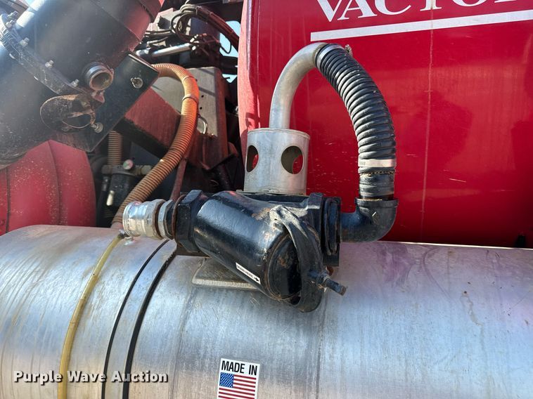 image for item DV1933 2004 Sterling L7500 sewer jetter truck