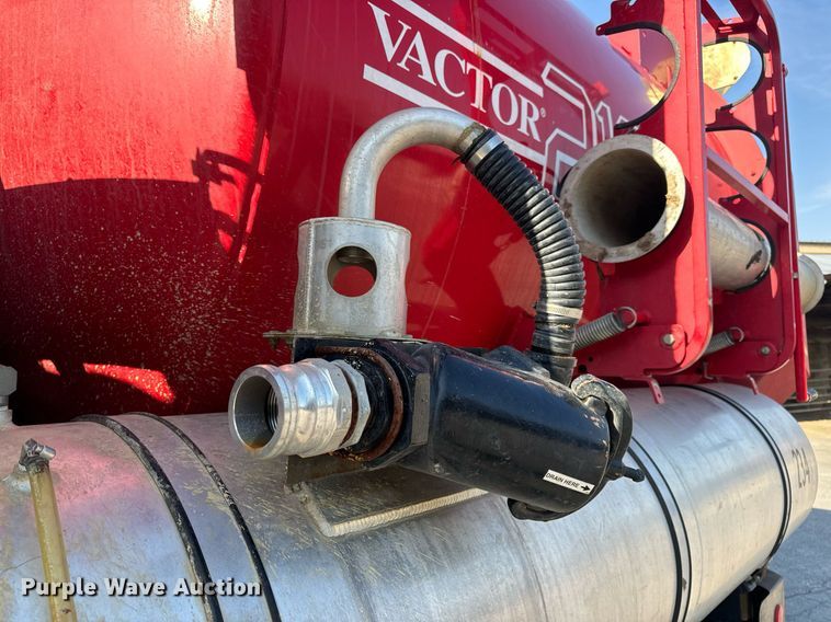 image for item DV1933 2004 Sterling L7500 sewer jetter truck