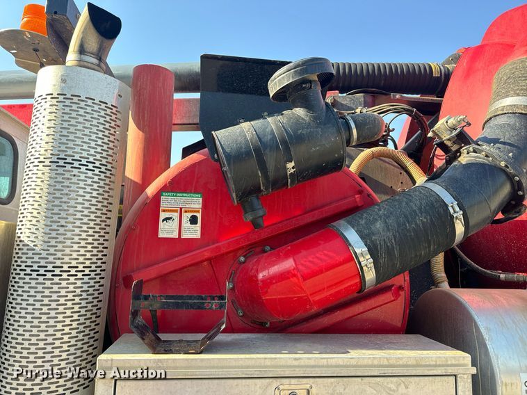 image for item DV1933 2004 Sterling L7500 sewer jetter truck