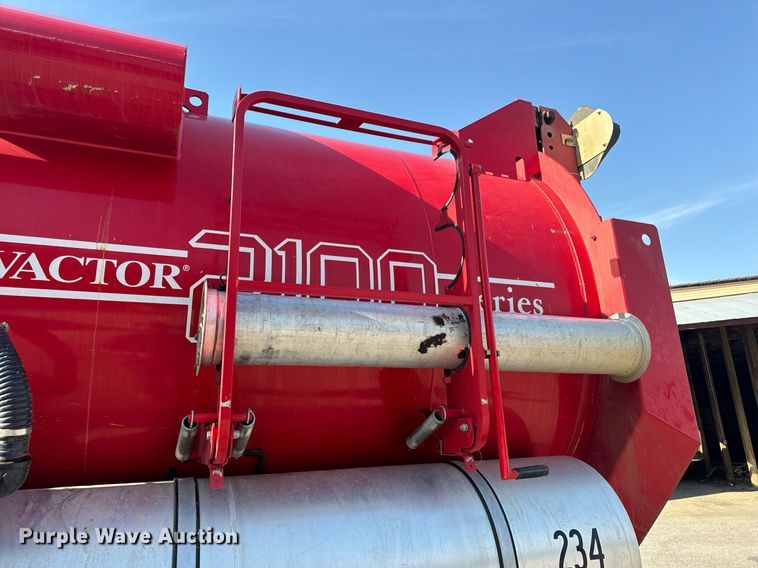 image for item DV1933 2004 Sterling L7500 sewer jetter truck