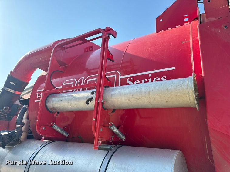 image for item DV1933 2004 Sterling L7500 sewer jetter truck