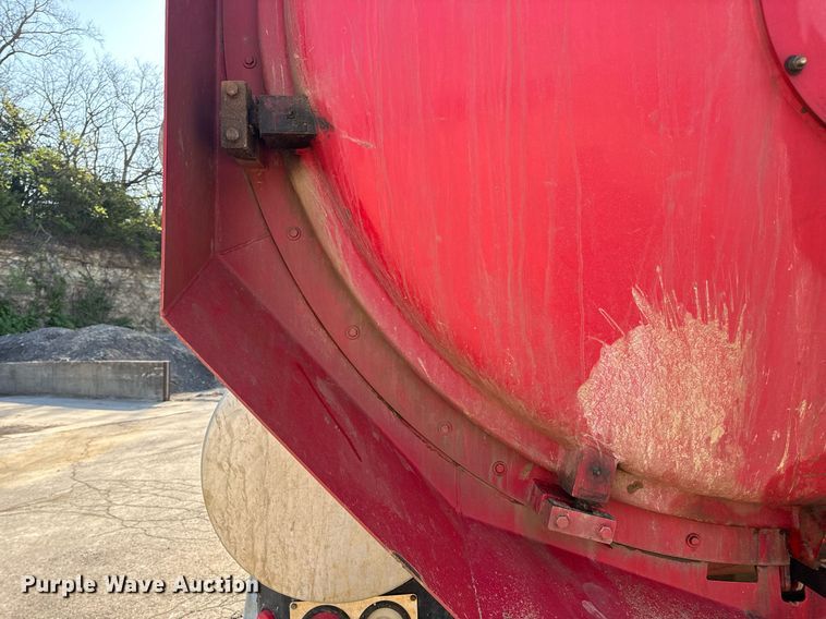 image for item DV1933 2004 Sterling L7500 sewer jetter truck