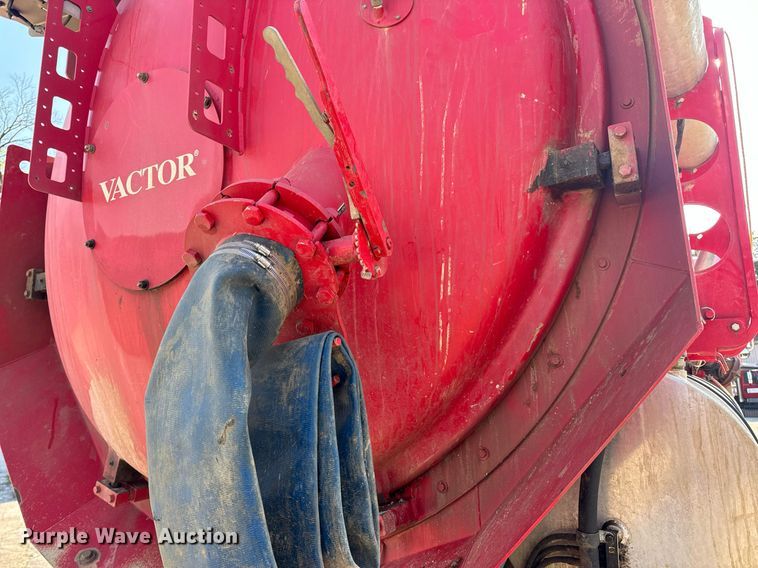 image for item DV1933 2004 Sterling L7500 sewer jetter truck