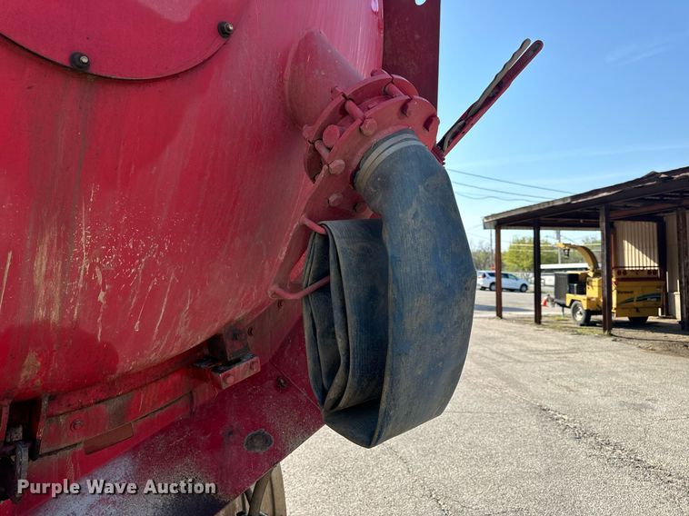 image for item DV1933 2004 Sterling L7500 sewer jetter truck