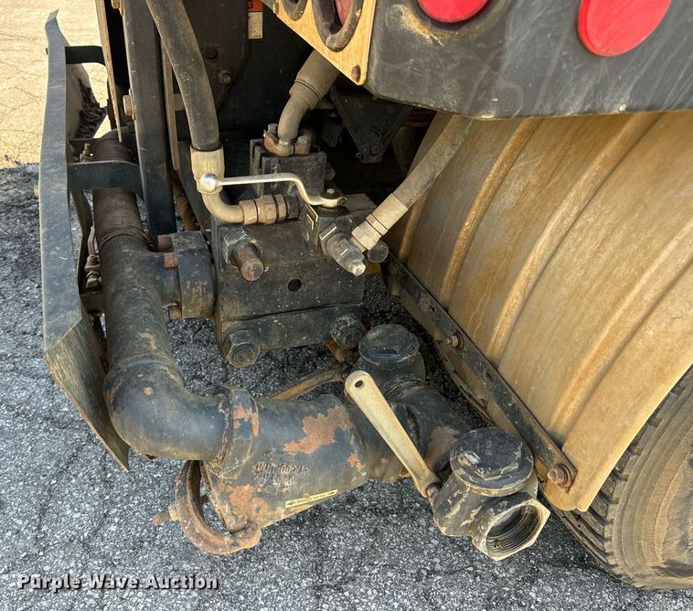 image for item DV1933 2004 Sterling L7500 sewer jetter truck