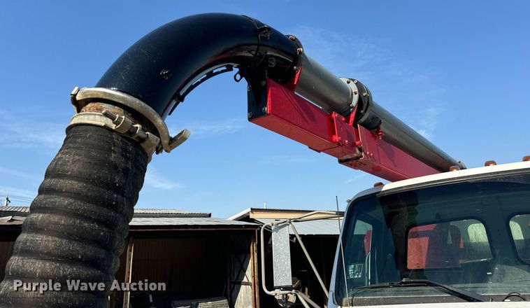 image for item DV1933 2004 Sterling L7500 sewer jetter truck