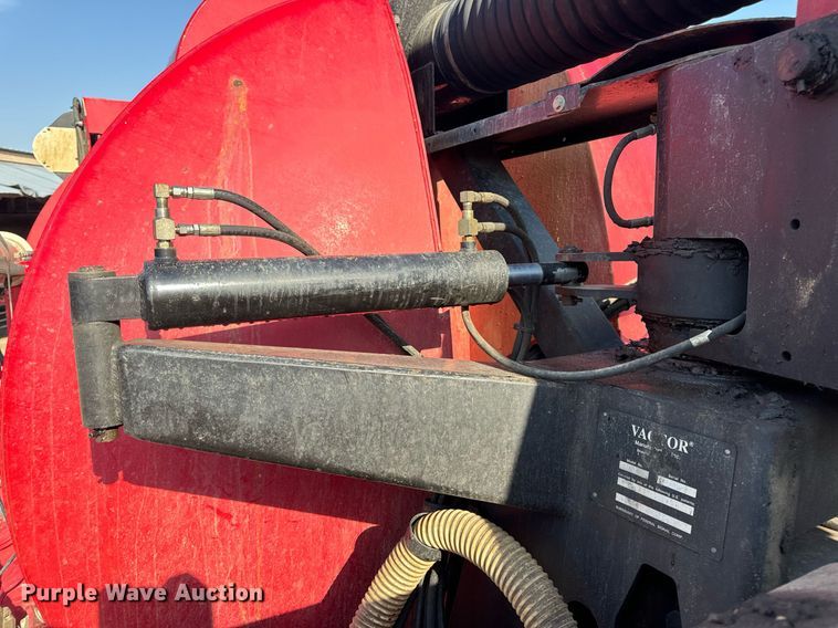 image for item DV1933 2004 Sterling L7500 sewer jetter truck