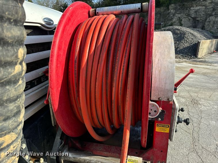 image for item DV1933 2004 Sterling L7500 sewer jetter truck