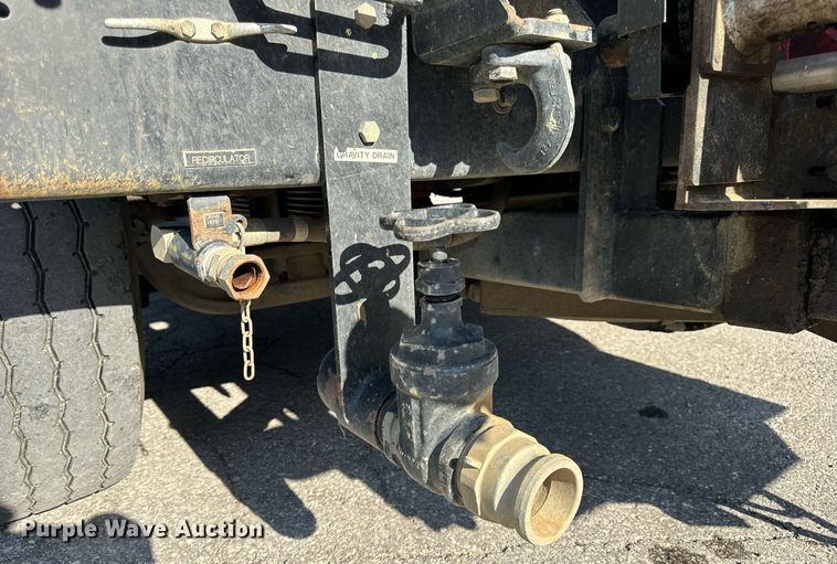 image for item DV1933 2004 Sterling L7500 sewer jetter truck