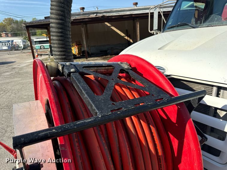 image for item DV1933 2004 Sterling L7500 sewer jetter truck