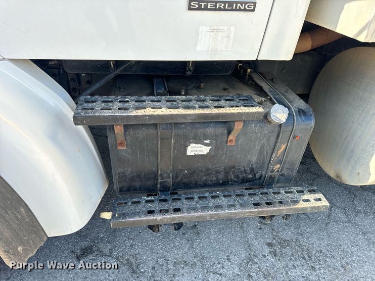 image for item DV1933 2004 Sterling L7500 sewer jetter truck