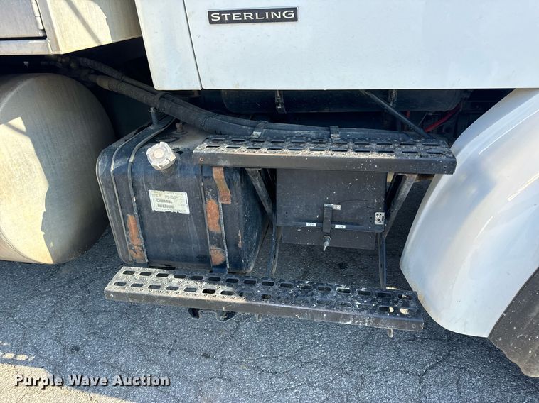 image for item DV1933 2004 Sterling L7500 sewer jetter truck