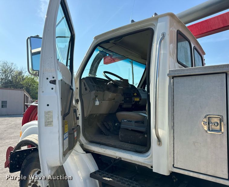 image for item DV1933 2004 Sterling L7500 sewer jetter truck