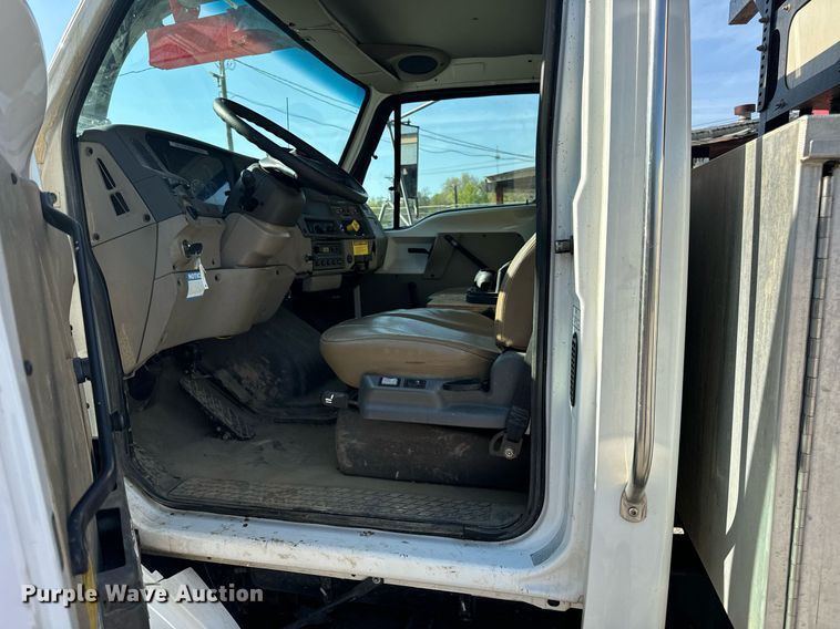 image for item DV1933 2004 Sterling L7500 sewer jetter truck