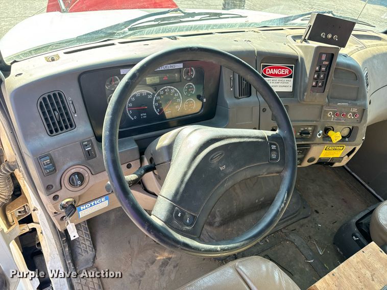 image for item DV1933 2004 Sterling L7500 sewer jetter truck