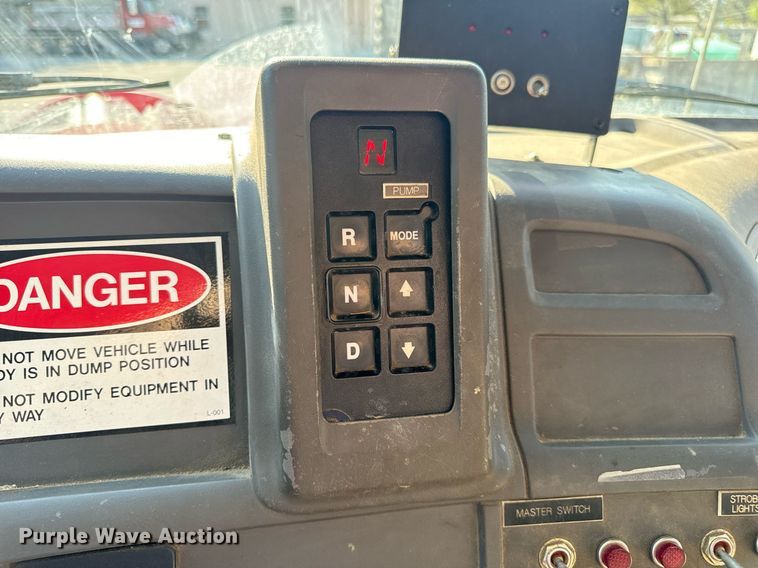 image for item DV1933 2004 Sterling L7500 sewer jetter truck