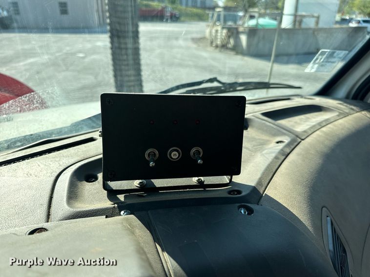 image for item DV1933 2004 Sterling L7500 sewer jetter truck